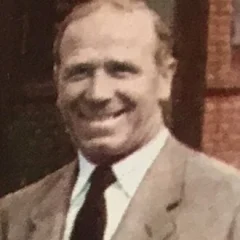 Matt Busby height profile photo