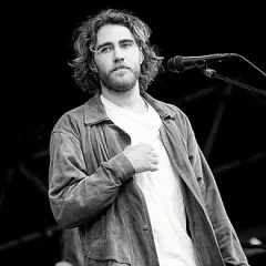 Matt Corby height profile photo