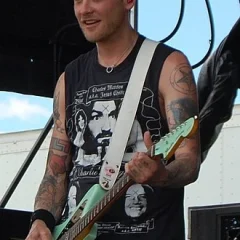Matt Skiba height profile photo