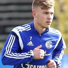 Max Meyer (footballer) height profile photo