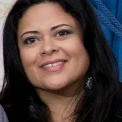 Maya Soetoro-Ng height profile photo