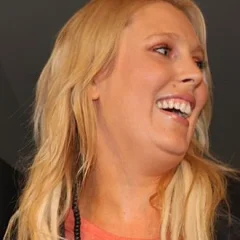 Mel Greig height profile photo