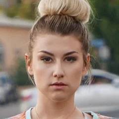 Melanie Fontana height profile photo