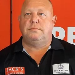 Mervyn King (darts player) height profile photo