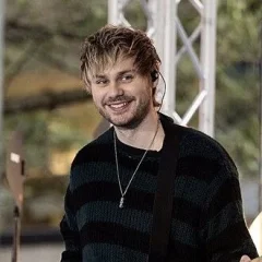 Michael Clifford (musician) height profile photo
