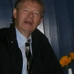 Mícheál Ó Muircheartaigh height profile photo