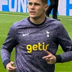 Micky van de Ven height profile photo