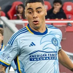 Miguel Almirón height profile photo
