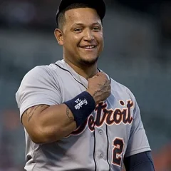 Miguel Cabrera height profile photo