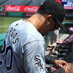 Miguel Vargas (baseball) height profile photo