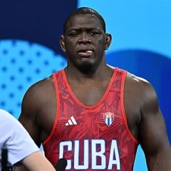 Mijaín López height profile photo