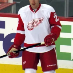 Mike Commodore height profile photo