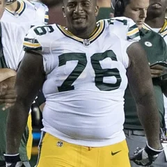 Mike Daniels (American football) height profile photo