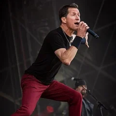 Mike Howe height profile photo