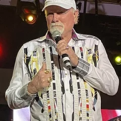 Mike Love height profile photo