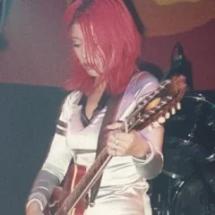 Miki Berenyi height profile photo