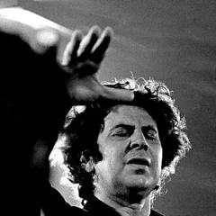 Mikis Theodorakis height profile photo