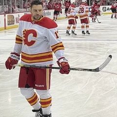 Milan Lucic height profile photo