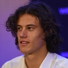 Mile Svilar height profile photo