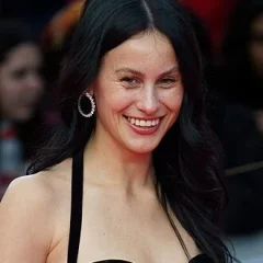 Milena Smit height profile photo