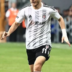 Milot Rashica height profile photo