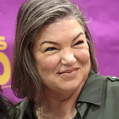 Mindy Cohn height profile photo