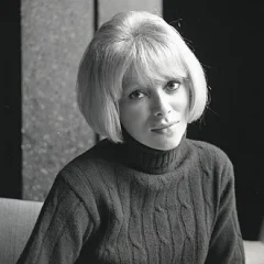 Mireille Darc height profile photo