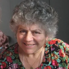 Miriam Margolyes height profile photo