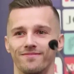 Mislav Oršić height profile photo