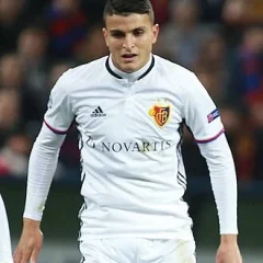 Mohamed Elyounoussi height profile photo