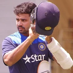 Murali Vijay height profile photo