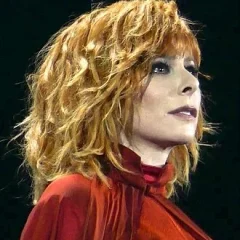 Mylène Farmer height profile photo