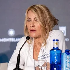 Nadia Comăneci height profile photo