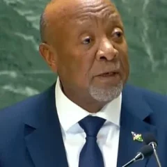 Nangolo Mbumba height profile photo