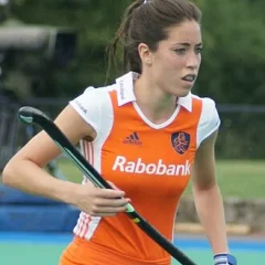 Naomi van As height profile photo