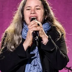 Natalie Merchant height profile photo