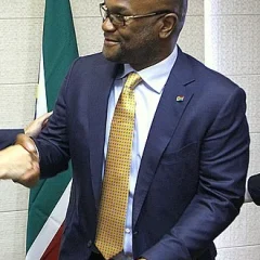 Nathi Mthethwa height profile photo