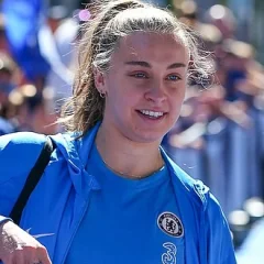Niamh Charles height profile photo