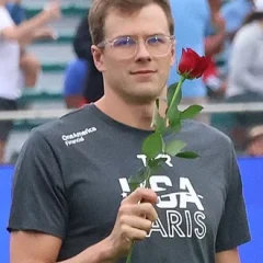 Nic Fink height profile photo