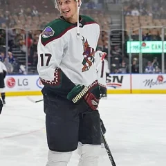 Nick Bjugstad height profile photo