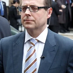 Nick Robinson (journalist) height profile photo