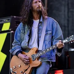 Nick Valensi height profile photo