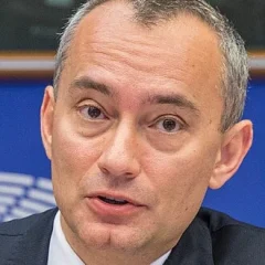 Nickolay Mladenov height profile photo
