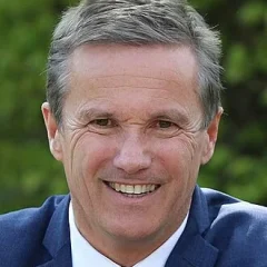 Nicolas Dupont-Aignan height profile photo