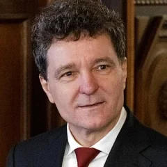 Nicușor Dan height profile photo