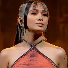 Niki (singer) height profile photo