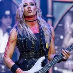 Nita Strauss height profile photo