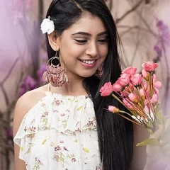 Niti Taylor height profile photo