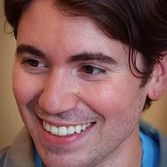 Noah Galvin height profile photo