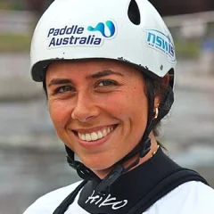 Noemie Fox height profile photo